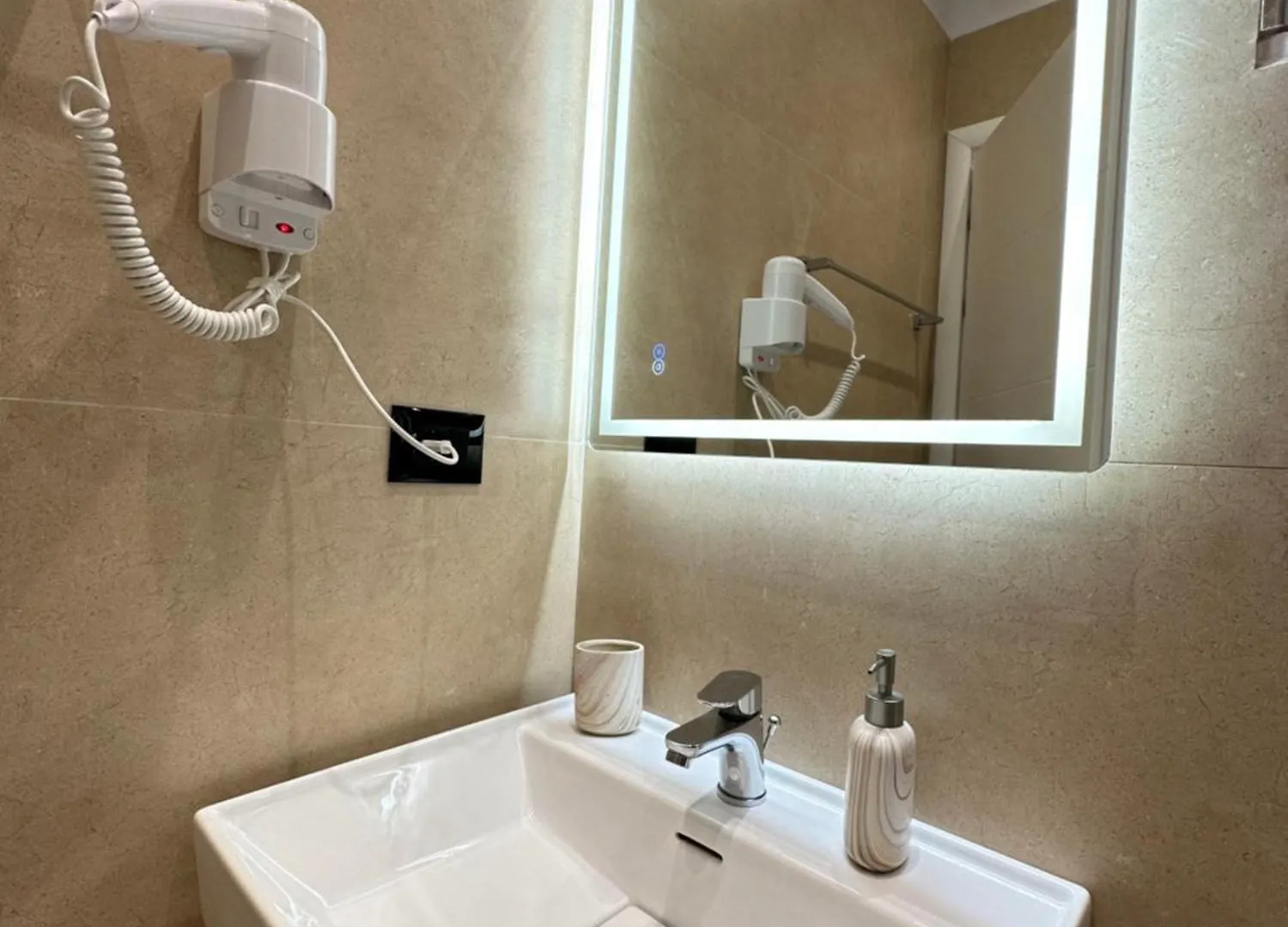 Maison Apartments Wlora 0*,  Albania