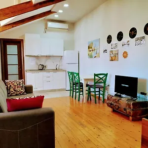 central-loft.hotels-in-tirana.com/