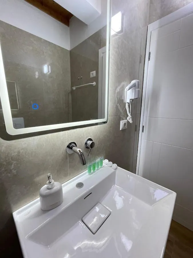 Maison Apartments Влёра Гостевой дом