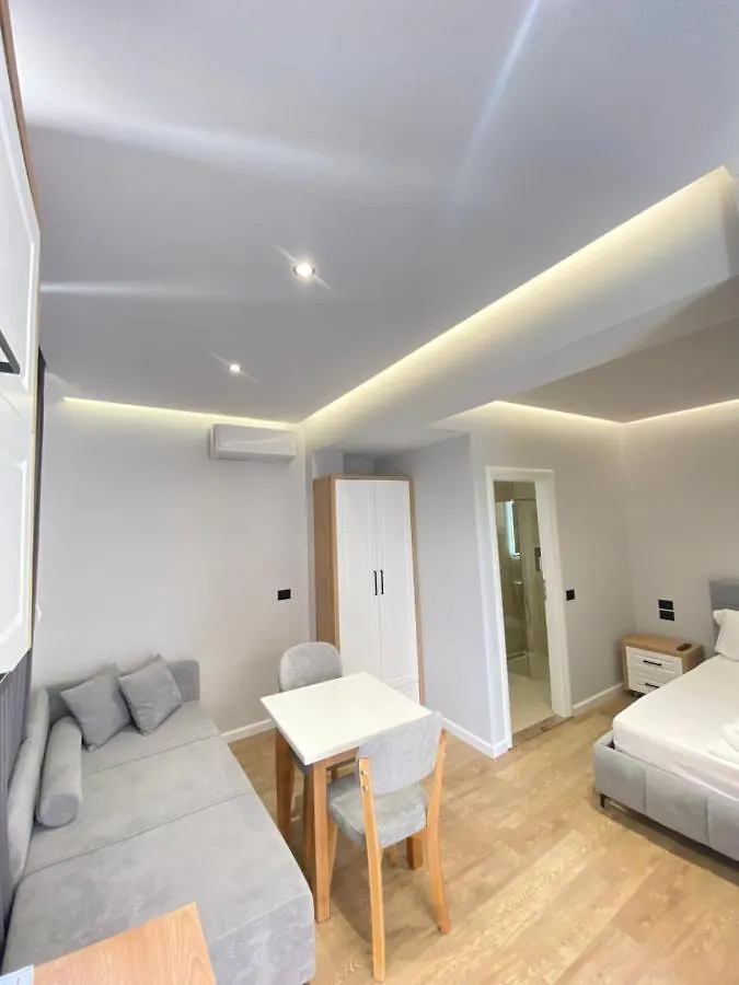 Maison Apartments Влёра 0*,