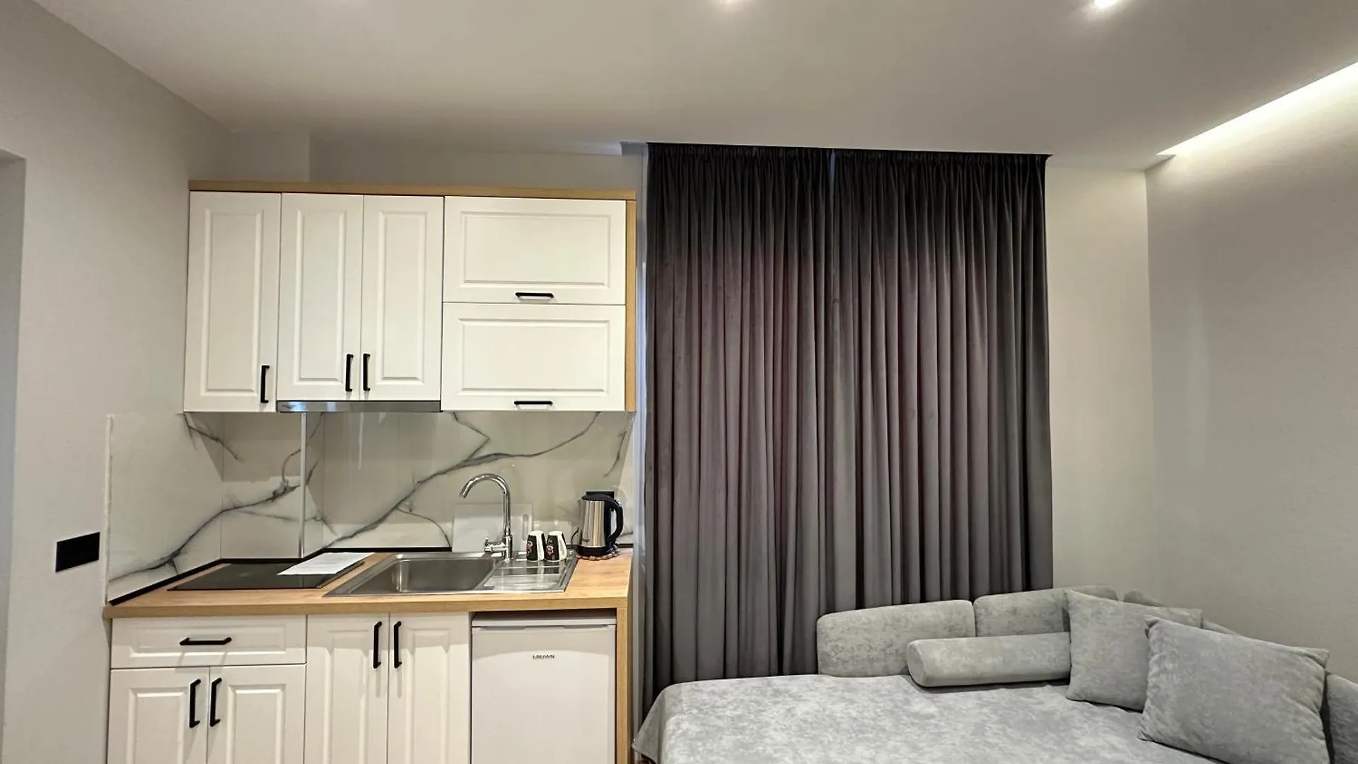 Maison Apartments Влёра Гостевой дом